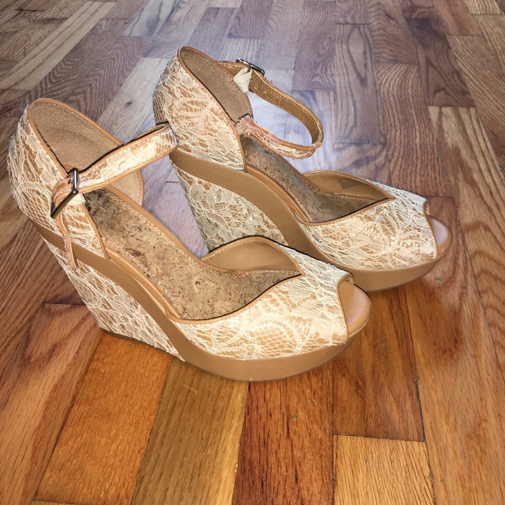 Gianni Bini Heels *damaged* size 8